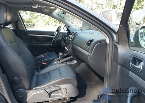 2010 Volkswagen Jetta Limited Edition z USA, uszkodzony, nr VIN 3VWRZ7AJ6AM127375